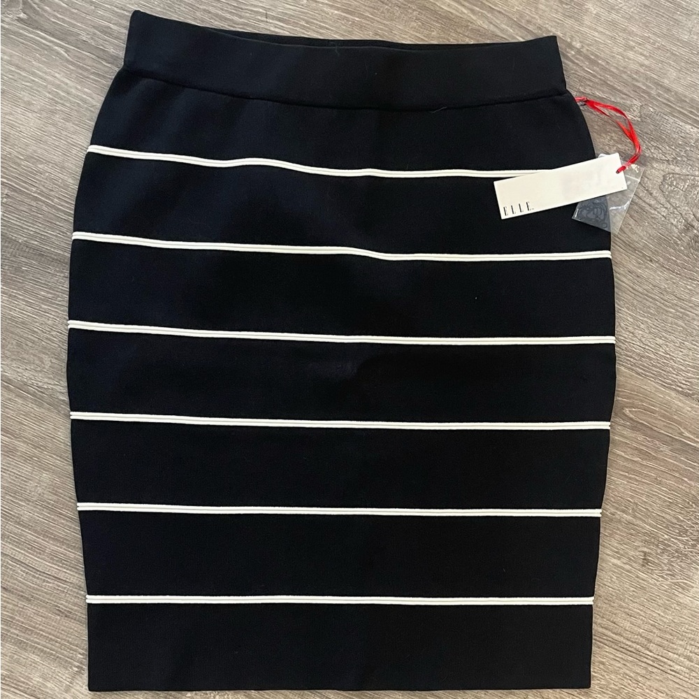 NWT Elle size small pencil skirt